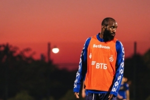 外媒：喀麦隆30岁边锋恩加马勒乌在中国受欢迎，包括一支青岛球队