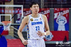 周琦复查后医生允许他出战今晚的比赛 他的复出给球队注入强心针