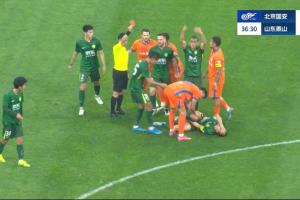 【投票】吴兴涵、泽卡10分钟连吃两红，主裁唐顺齐判罚是否有争议