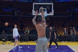 力争开门红 NBA官推晒詹姆斯G1赛前热身 logo三分连中
