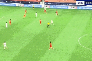 危险动作！魏震踩到胡荷韬脚面，吃到一张黄牌