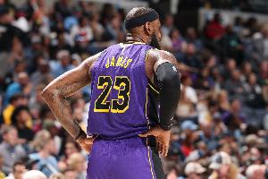 詹姆斯：首节之后我们的表现都很烂  三分防守和转换防守需要更好