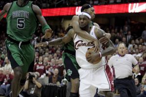 这么开心湖人输球皮尔斯发推：湖人这是被吊起来揍啊gigigi！