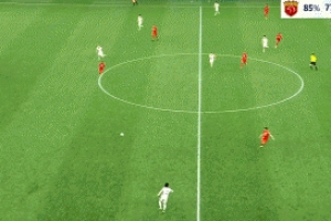 完全没必要！李帅身后踢倒胡荷韬，领到一张黄牌