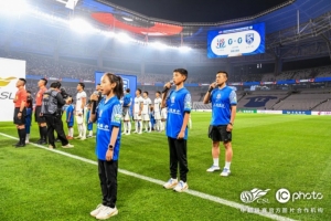 荣耀时刻｜昆山蓝血人家庭担任国歌领唱人