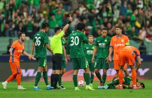 鲁媒：泽卡直红显得有些过了，泰山队需吸取任性铲球的教训