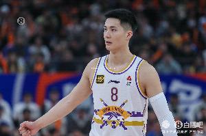 发挥可以！朱松玮4投3中&12罚11中得到17分2板3断