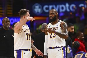 湖人G1暴露诸多问题：对抗不足与外线失准 坐拥东詹依旧缺乏容错