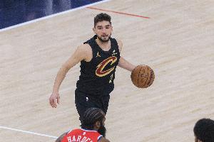 杰罗姆季后赛首秀砍28分是骑士队史第三高 仅次于詹姆斯欧文