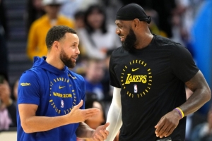 湾区主持人：凭啥说詹姆斯在这个时代的成就比库里更高？谁解释下