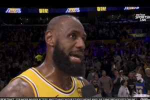 詹姆斯：我觉得爱德华兹没看到我从身后抢断 那是一个关键回合