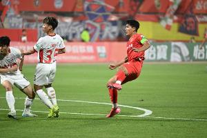 足球报：向余望5轮轰7球，铜梁龙想冲超必须完善所有细节