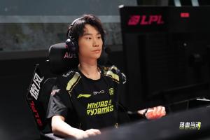 明显力不从心！Doinb团战难以发挥 碌碌无为再无当年风采