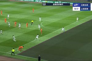 VAR多次长时间介入！奥斯卡越位划线引争议，孙学龙破门核实5分钟