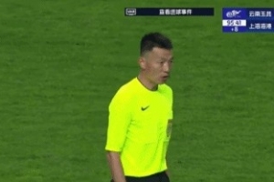 媒体人：VAR判断越位时间长且易争议，半自动越位系统快速且准确