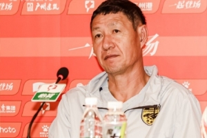 黎兵：一周三赛很疲劳但这就是足球 明天主场用好的表现献给大家