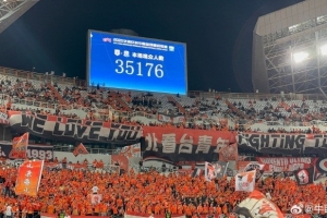 人气不俗！记者：泰山vs申花的现场观众人数为35176人