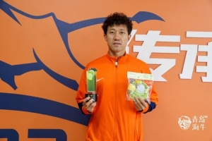 2025赛季青岛海牛2-3月最佳球员：宋龙