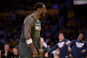 二当家！兰德尔系列赛场均22.5分5.3板4.5助 三分命中率45.5%