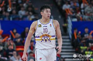 直播吧：北控内线邹雨宸已完成左膝游离体取出手术