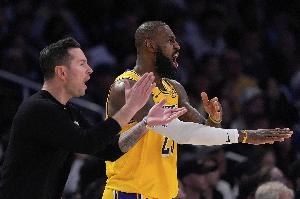 魔术师：G3和G4只休息一天的情况下让詹东打满下半场是否明智？