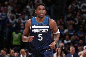 实至名归！美记：爱德华兹是本系列赛中表现最好的球员！