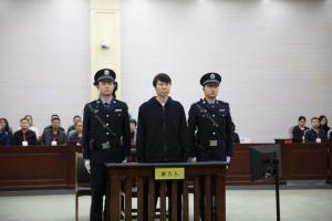 快剃头了？李铁案二审已宣判，去年3月一审开庭时刘海还在