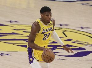 给戈贝尔爆了！八村塁：我们抢不到篮板 我们需要有人去抢板！