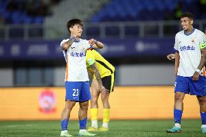 记者：泰山得提前物色新教练 必须严格战术别整得跟踢野球似的