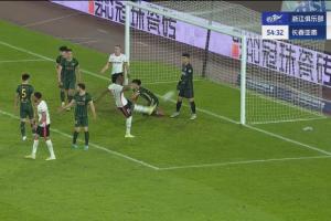 没必要！苏祖死球状态下发泄爆射浙江球网，被主裁判黄牌警告