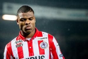 打小就恶狠狠邓弗里斯22岁在PSV成名，25岁时1425万加盟国米