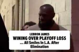 TMZ：詹姆斯在昨日被淘汰后与友人外出聚餐 离开时笑容满面