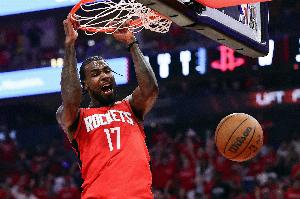 攻防一体！伊森上半场4中3得8分2板1助3断1帽 三分3中2