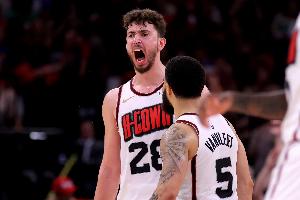 不容易！火箭队史季后赛第二次客场击败勇士 本场前1胜13负