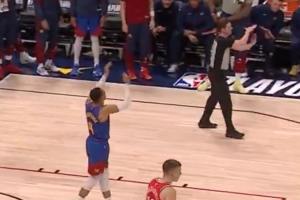 裁判：明白！威少想吃技犯 裁判很解风情乖乖响哨