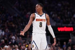 就这么打！沃特森4投全中拿到9分4板1断1帽 还扔进1记三分