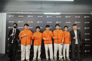 终于拿到首胜了！OMG赛后群访Moham：身为雇佣兵但没打好 很可惜