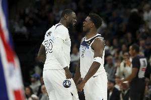 芬奇：兰德尔很勤奋比赛日会提前去健身房训练 华子现在也照做