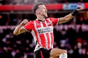 “佩剑”越老越妖！36岁佩里西奇在荷甲上演帽子戏法