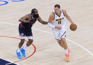 你俩商量好了？首节哈登拿到2分3板6助2断 约基奇：我也一样