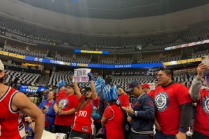 名记：鲍尔默派120名船迷在丹佛组球迷墙 包揽机票门票等费用