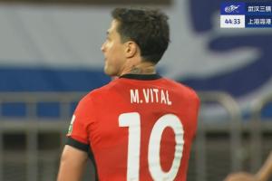 终迎处子球！维塔尔右脚远射直入死角，海港2-0领先三镇