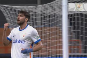 这脚头太硬了！泽卡禁区外一脚凌空直入死角，泰山2-0玉昆