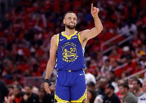 晚安！系列赛前6战库里末节场均4.4分命中率25% 抢七末节揽14分