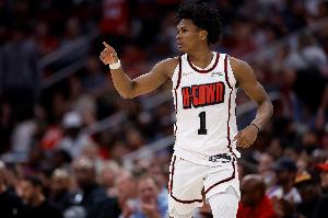 率队反击！阿门第三节6中3得10分4板3助1帽 得分+助攻创造17分