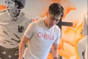 戴伟浚晒康复及有球训练视频：“妈妈！我终于能碰球了！”