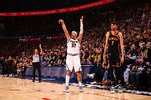 季后赛两次绝杀！阿德尔曼盛赞戈登：他是丹佛掘金队的灵魂