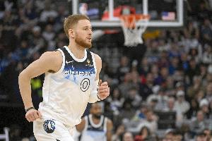 进攻状态糟糕！迪文岑佐11中3&三分仅7中1拿到7分 出现4失误