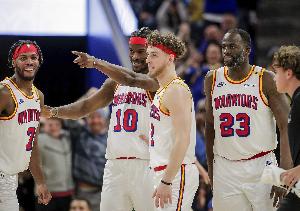 库里伤退“最佳损友组合”拯救勇士 他俩一边互怼一边争当蝙蝠侠