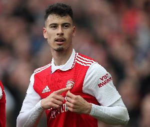 马丁内利上半场完成4次过人，与场上其他球员过人次数总和相同